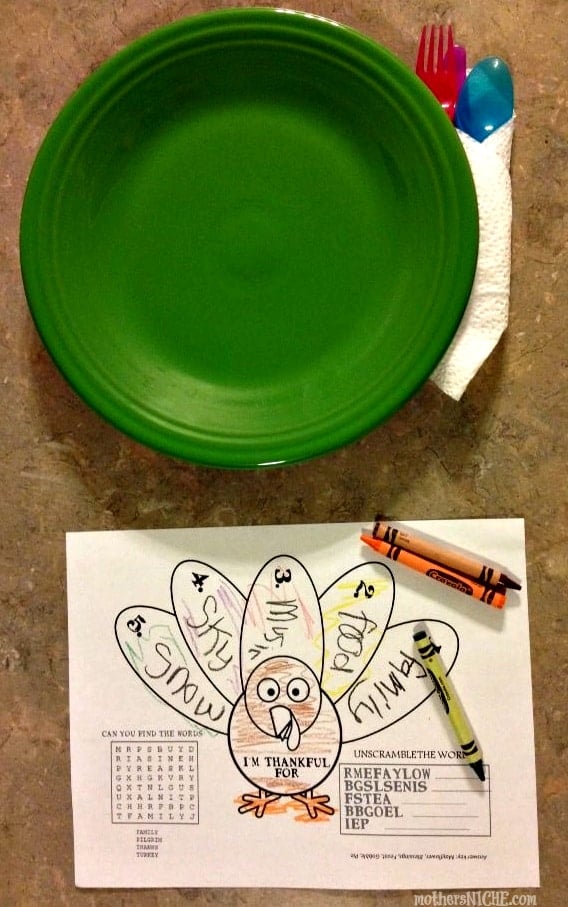 thanksgiving dinner placemat for kids printable! Write your blessings on the turkey's leaves